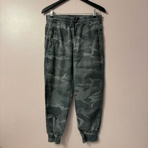 Aritzia TNA Alix Gray Highwaist Camo Jogger  Women Size S